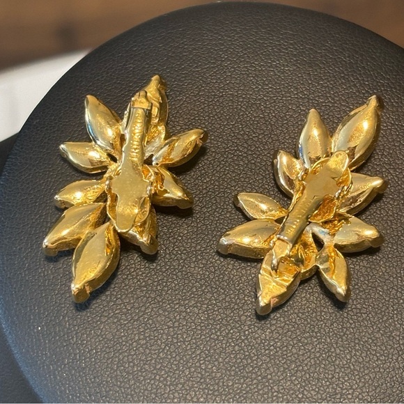 Trifari Kunio Matsumoto Rhinestone earrings clip on - Picture 3 of 9
